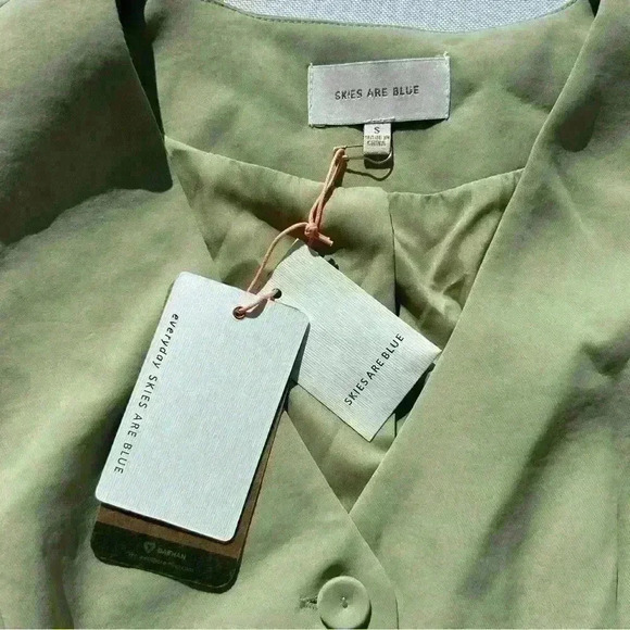 Skies Are Blue Recycled Button Down Vest - Picture 4 of 5